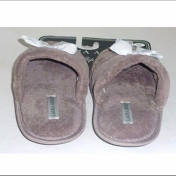 Laura Ashley Gray Women's slippers NWT Size 5/6 - Picture 2 of 5
